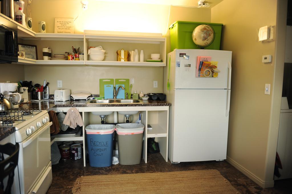 Camelot Inn At Honeyville エクステリア 写真