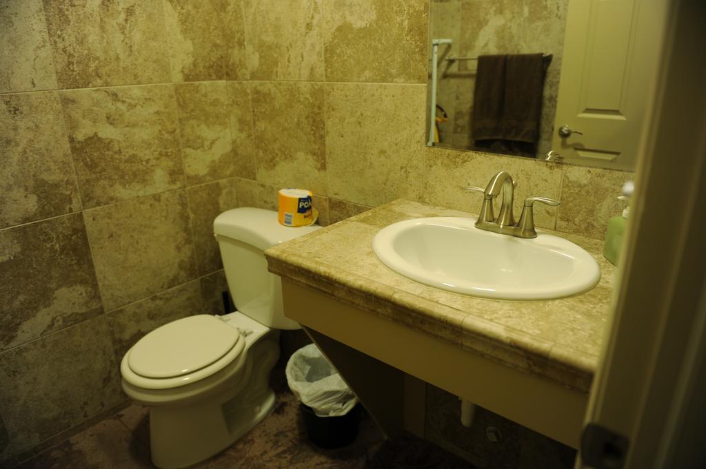 Camelot Inn At Honeyville エクステリア 写真