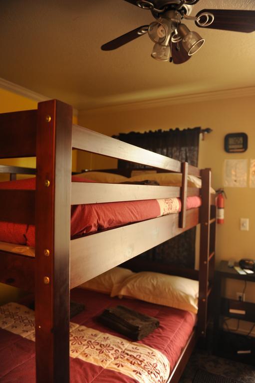 Camelot Inn At Honeyville 部屋 写真